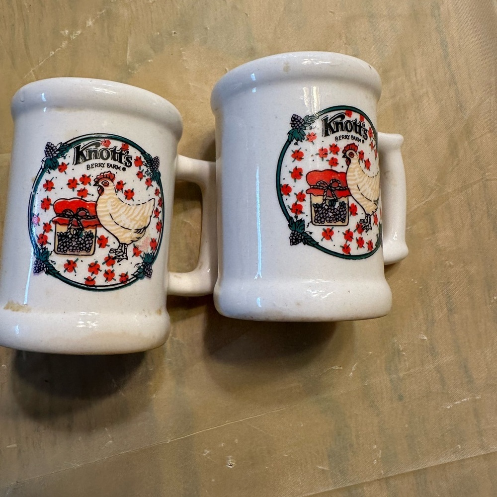 White Salt Pepper Set - Picture 2 of 4